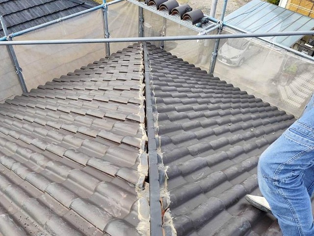 屋根棟瓦取り直し工事で隅棟への樹脂垂木取り付けが完了