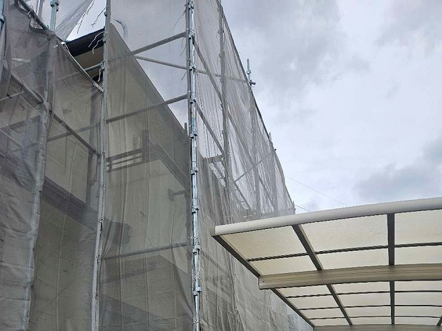 板金役物と陶器瓦同質役物との取り替え工事の施工前状況