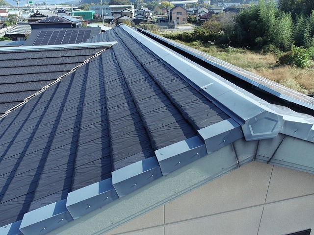 屋根無料点検でケラバ板金に色あせや塗膜剥がれを確認