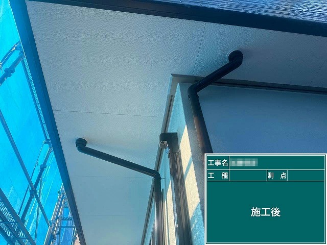 外壁塗装メンテナンスの軒天塗装完了状況