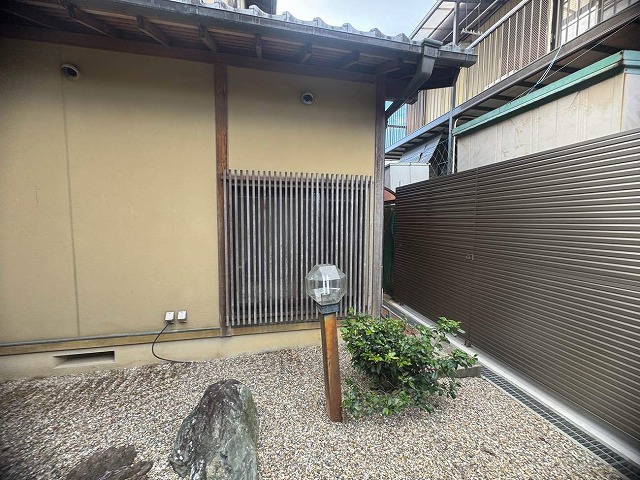 和風住宅の面格子などの木材に劣化症状を確認した現場調査