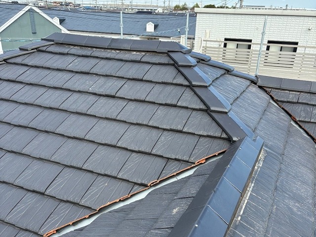 棟部役物取り替え改修工事の大棟への同質瓦役物設置