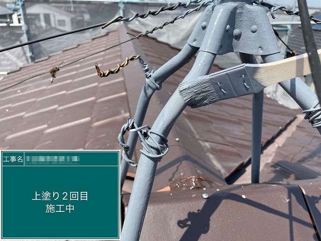 アンテナの支柱や土台金具に対する塗装工程の上塗り2回目