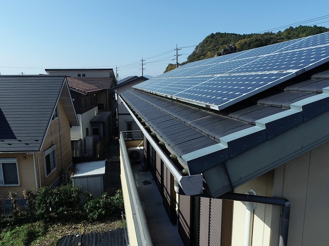 屋根役物取り替え工事を行う住宅の無料点検完了時の様子
