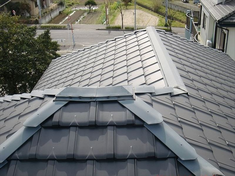愛知県　東海市｜屋根から金属の板が落ちてきたので…