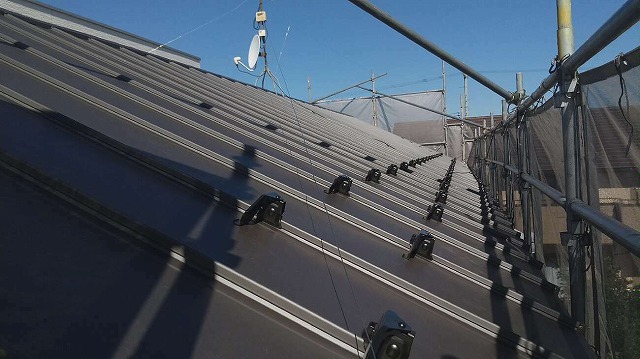 名古屋市緑区で屋根のカラーベストをガルバリウム鋼板屋根で立平葺きによるカバー工法