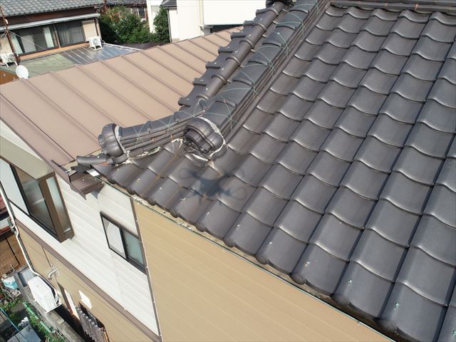 大屋根の漆喰の劣化