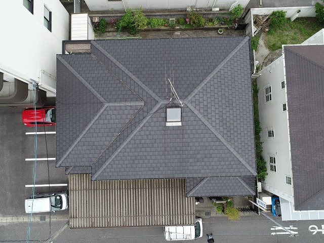 名古屋市緑区でドローンによる屋根点検で確認した棟瓦の釘の浮きや漆喰の変色など