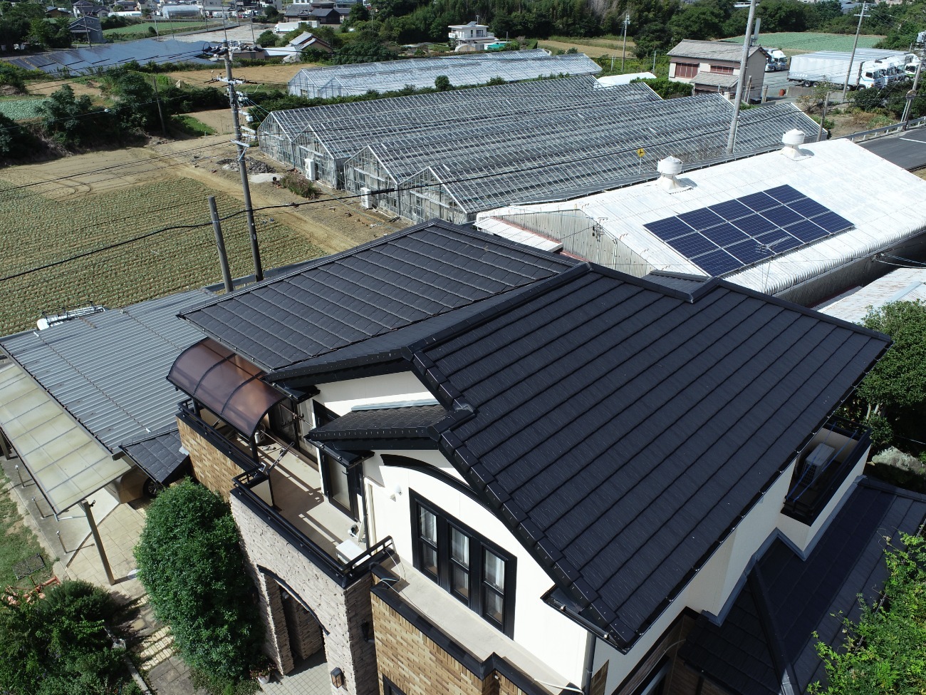 現地調査で屋根の漆喰の経年劣化を確認した豊橋市の住宅