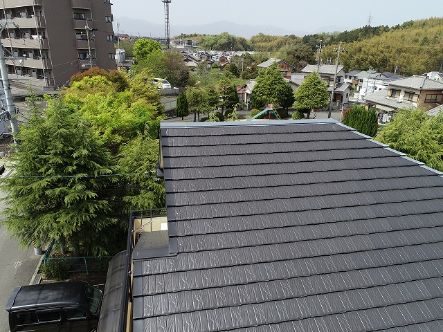 名古屋市緑区で防災瓦に設置されていた棟板金の浮きや釘の緩みを確認した定期点検