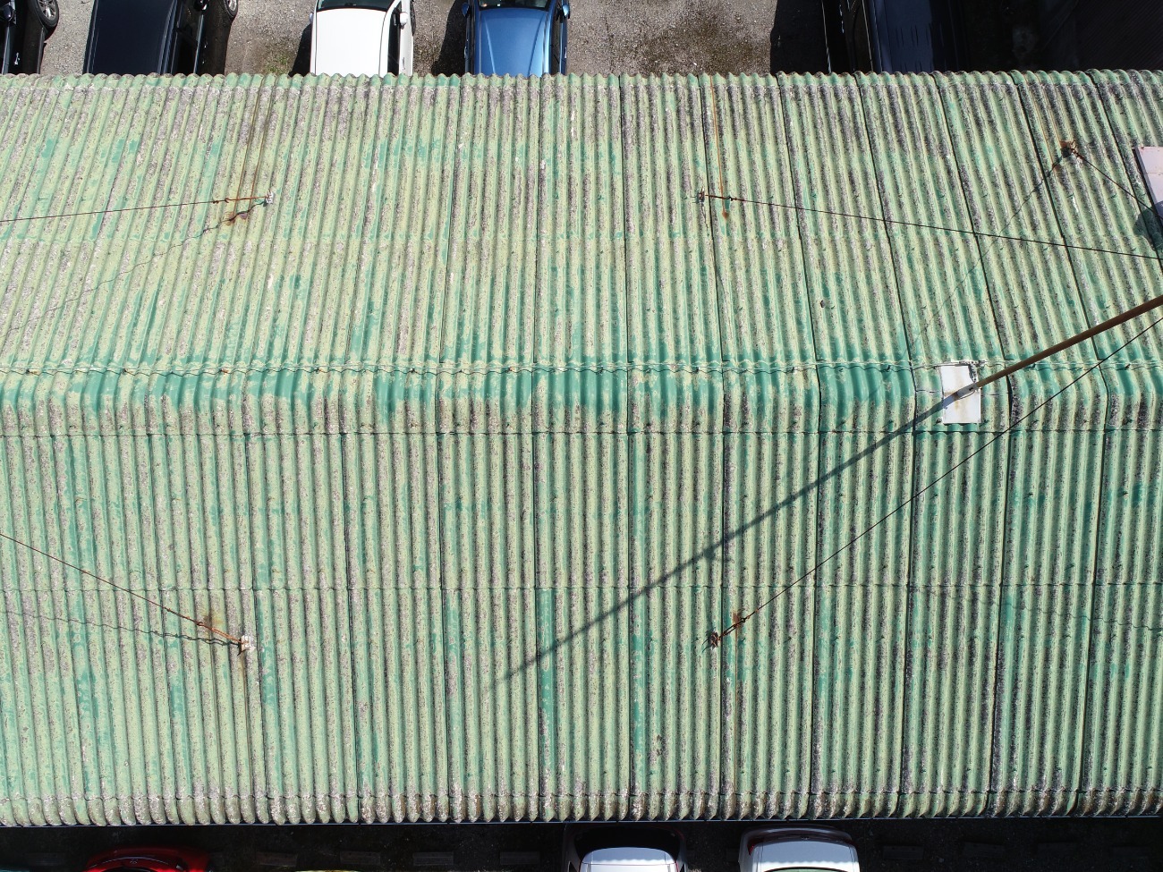 波型スレート屋根の雨漏り調査