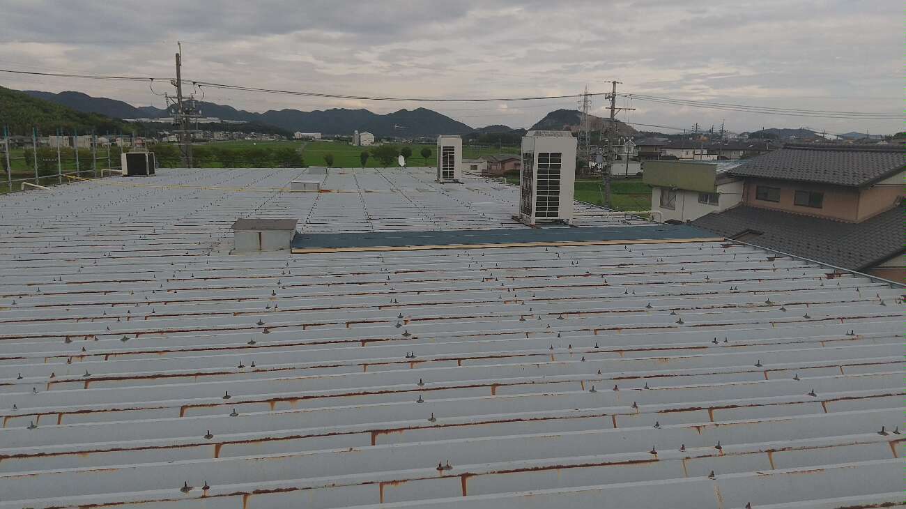 防水シートの貼り付け