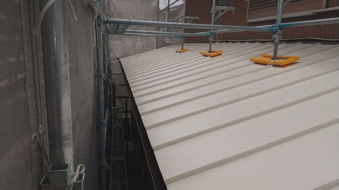 金属屋根の縦葺き