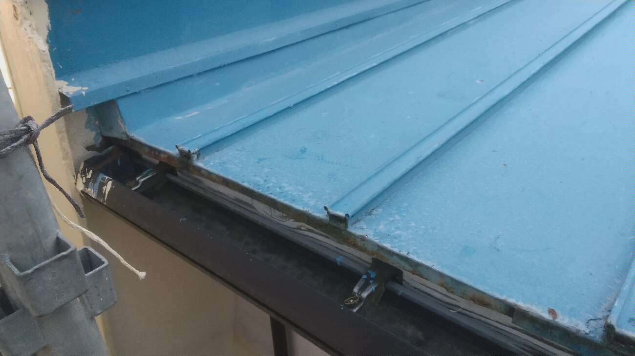 傷みによる劣化が顕著な屋根