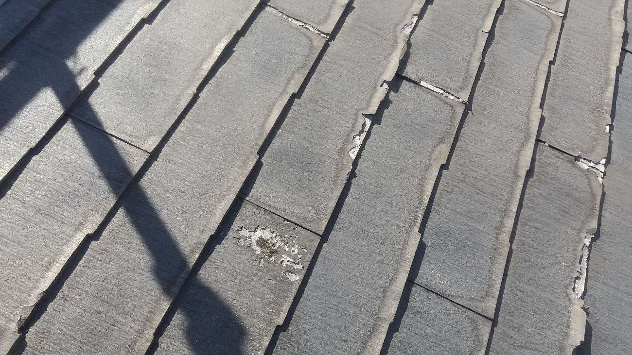 パミール屋根の剥離