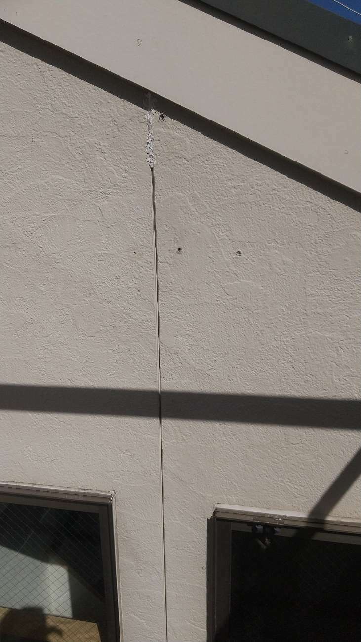 外壁サイディングの浮き補修