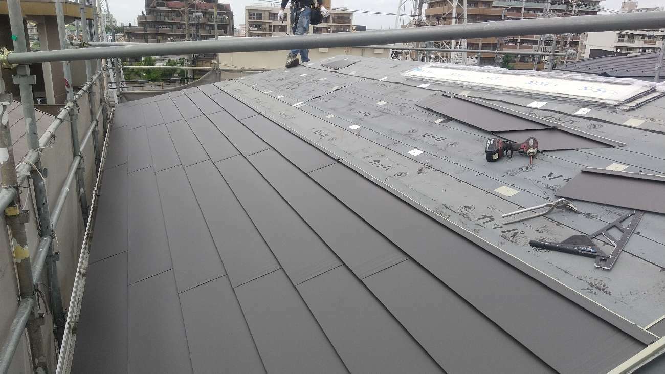 ガルバリウム鋼板屋根を施工