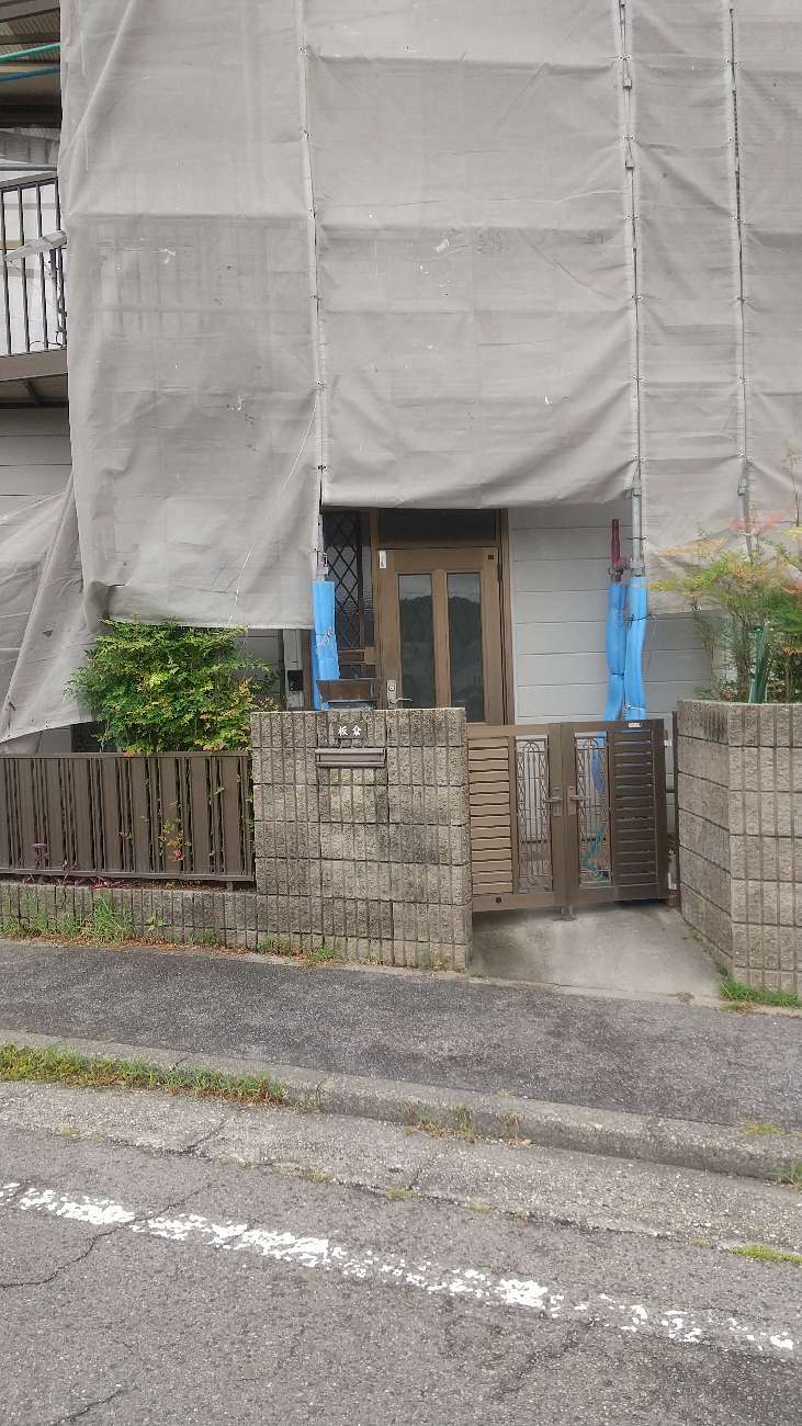 折板屋根工事の足場設置