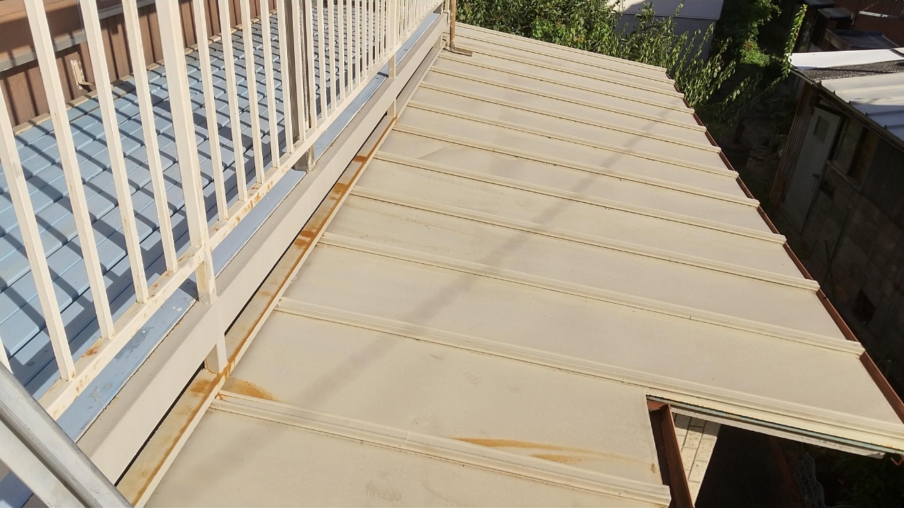 サビが生じた下屋根