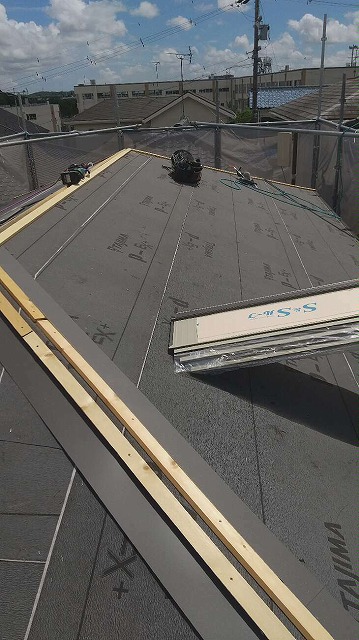 田島ルーフィングのPカラーEXプラスを施工した住宅の屋根