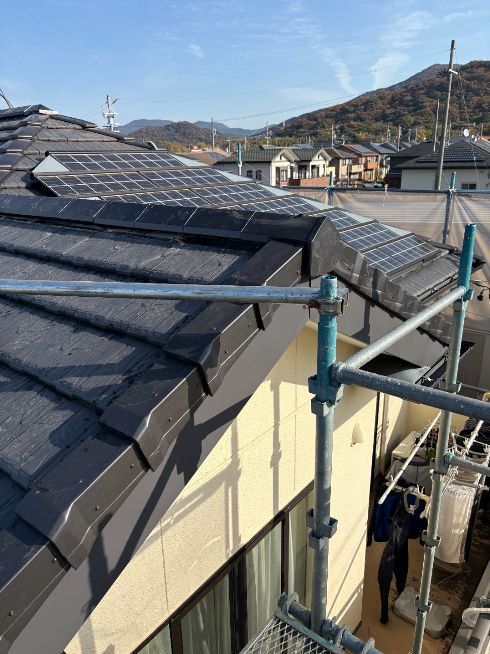 棟板金葺き替え工事後の豊明市の住宅