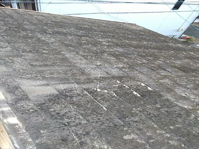 飛ばされた古いスレート屋根のカバー工事