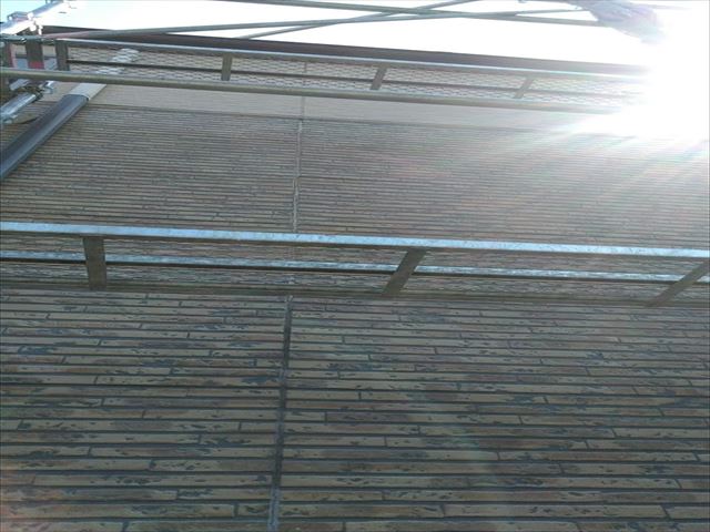 大型商業施設向かいの屋根をカバー工事