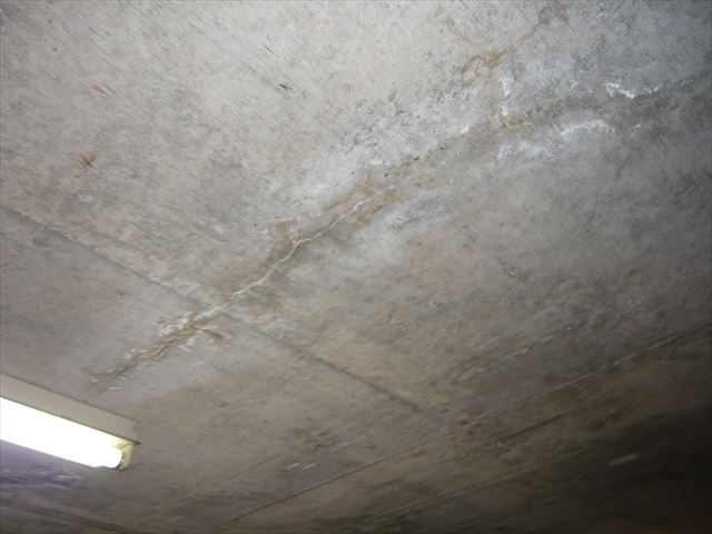 車庫の天井