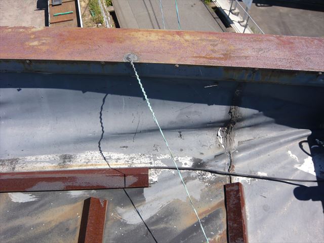屋根の補修跡