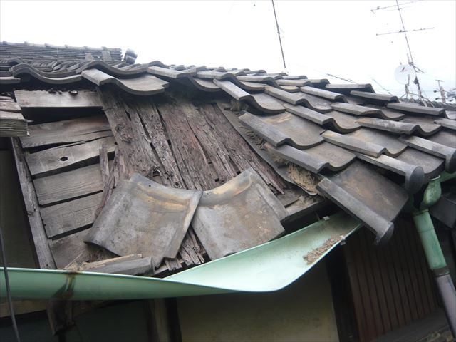 屋根の崩れ