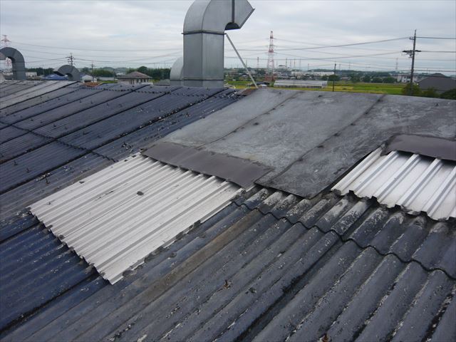 スレート屋根の補修部分