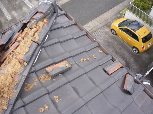 台風による棟瓦の崩れ