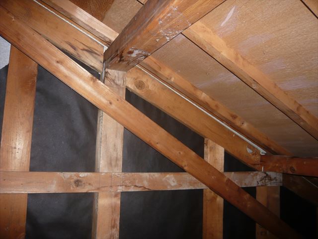 雨漏り箇所の天井裏