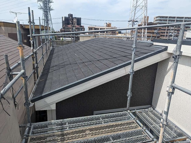 名古屋市天白区の割れていたスレート屋根の応急処置と割れによって生じるリスクを解説