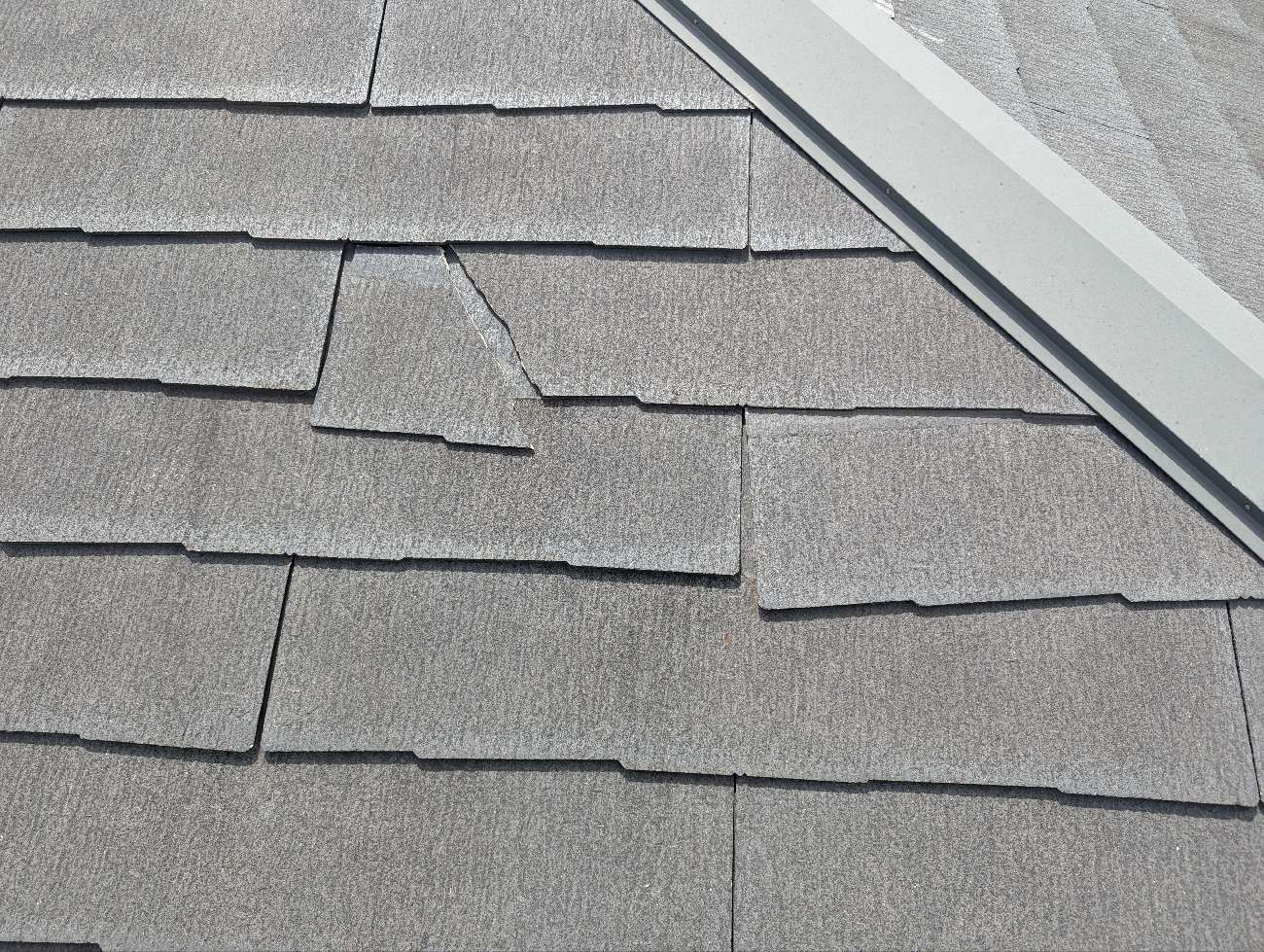 スレート屋根の割れによって生じるリスク