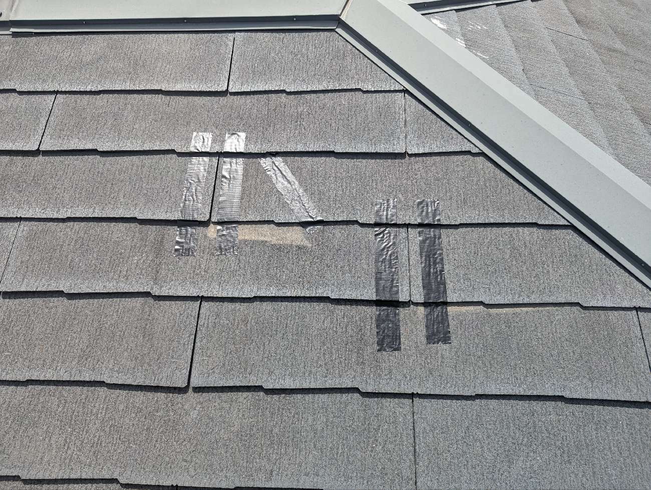 割れていたスレート屋根の応急処置