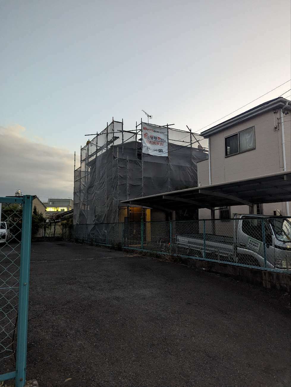 屋根メンテナンスの足場設置