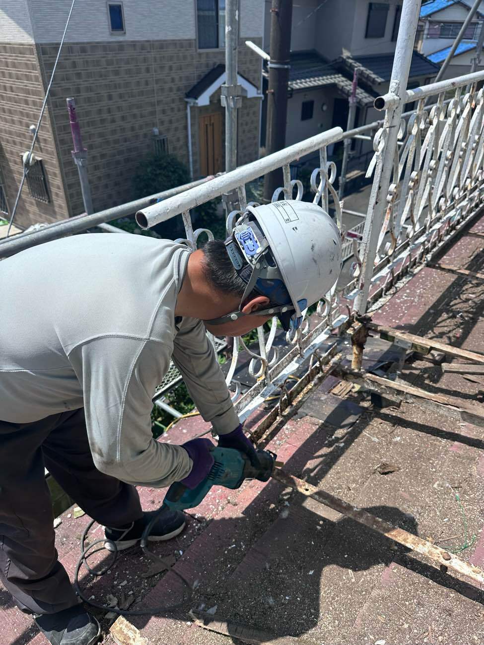 日進市　ベランダ解体の様子