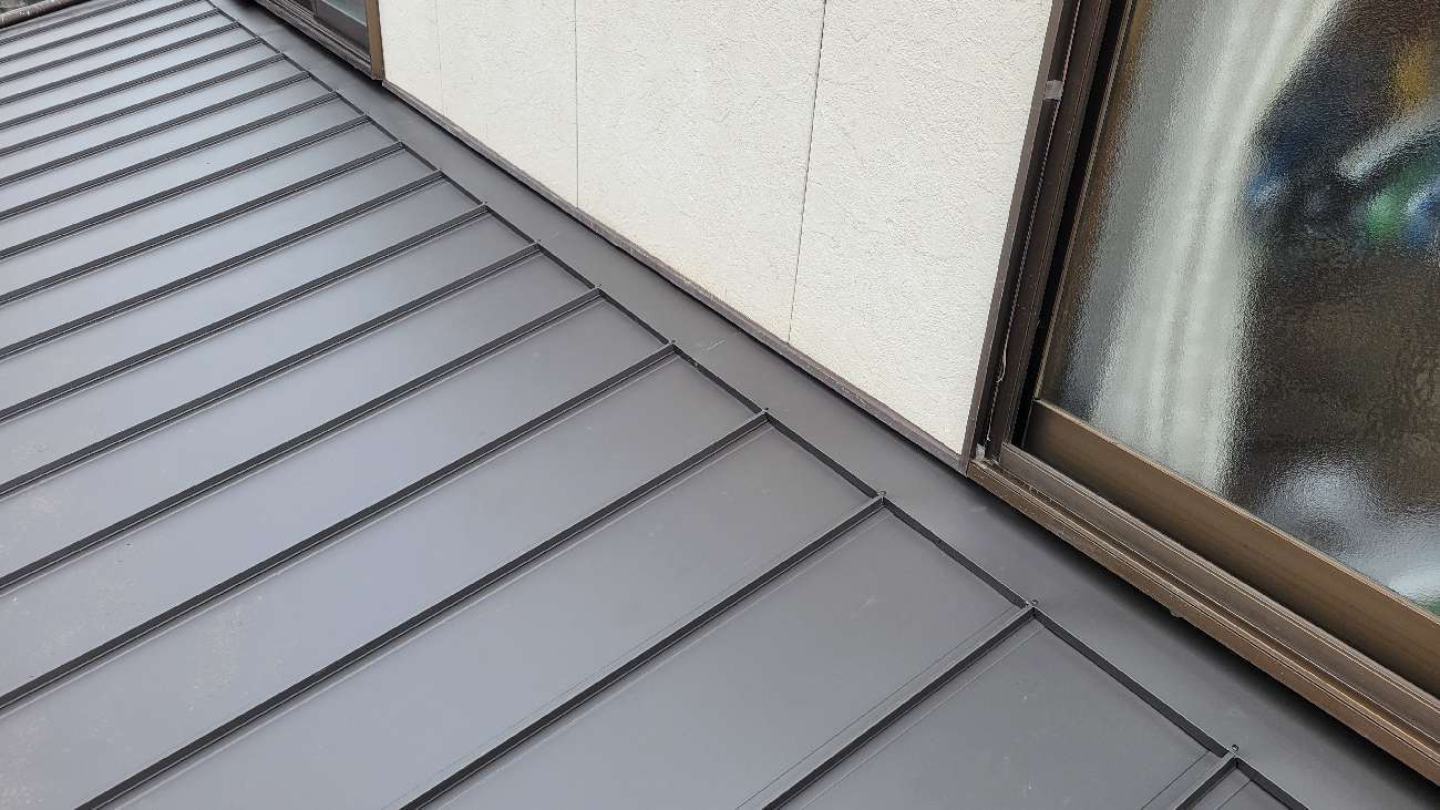 日進市　下屋根のカバー工事完了