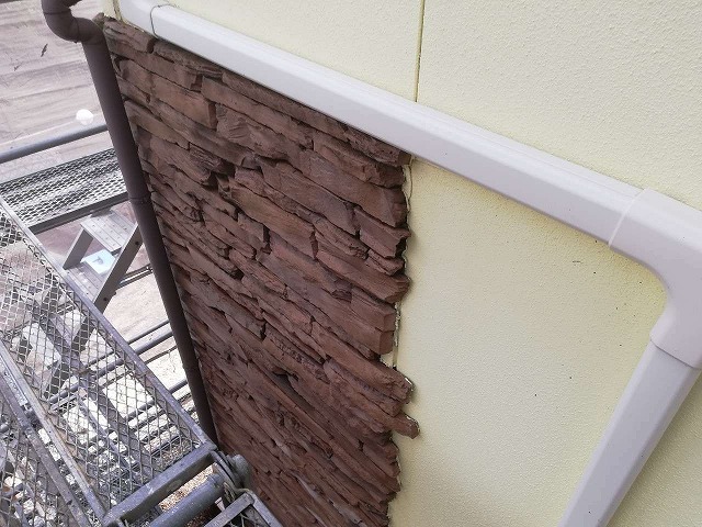 外壁の定期メンテナンスの下塗り施工後の状況