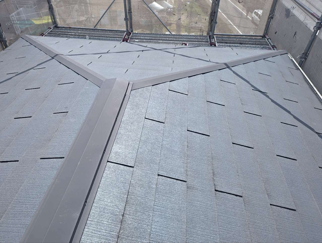 棟板金の補修を終えた屋根