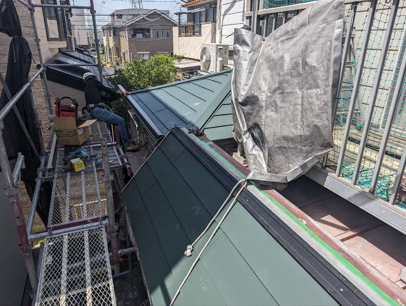 ガルバリウム鋼板屋根で葺き替え