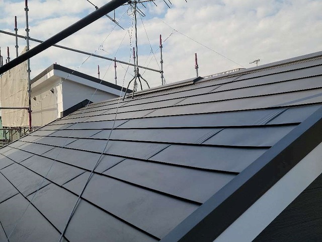 名古屋市南区で屋根カバー工法、ノンアスベストのパミール屋根をガルバリウム鋼板で重ね葺き