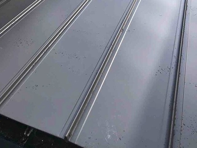 サビにくく、耐久性に優れるガルバリウム鋼板の立平葺き
