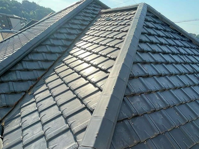 名古屋市緑区で住宅の屋根点検でわかった棟瓦の劣化症状を取り直し工事により回復