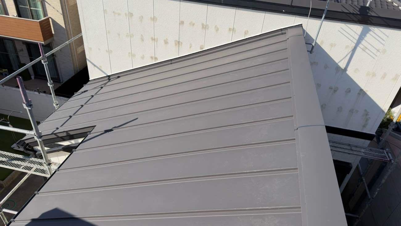 名古屋市　カバー工法完了後の屋根