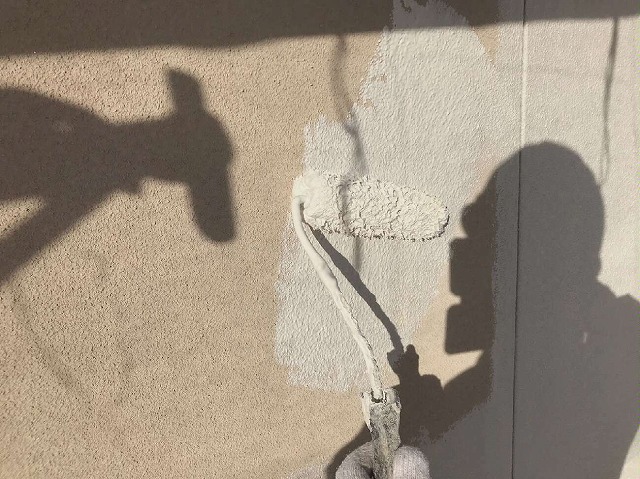 外壁サイディング塗装工事の下塗り施工