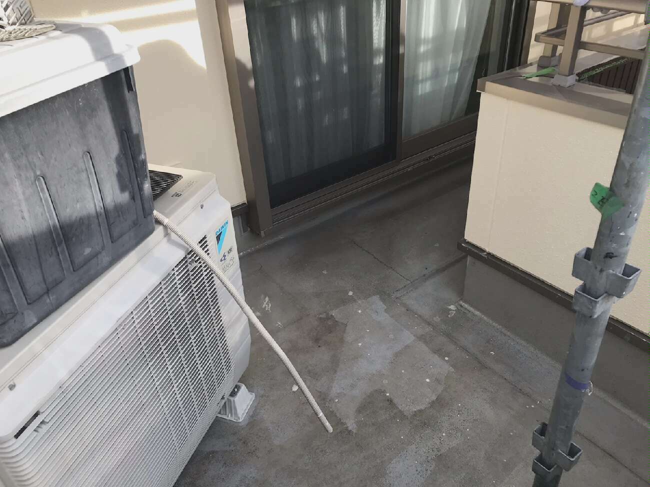 高圧洗浄後のベランダ