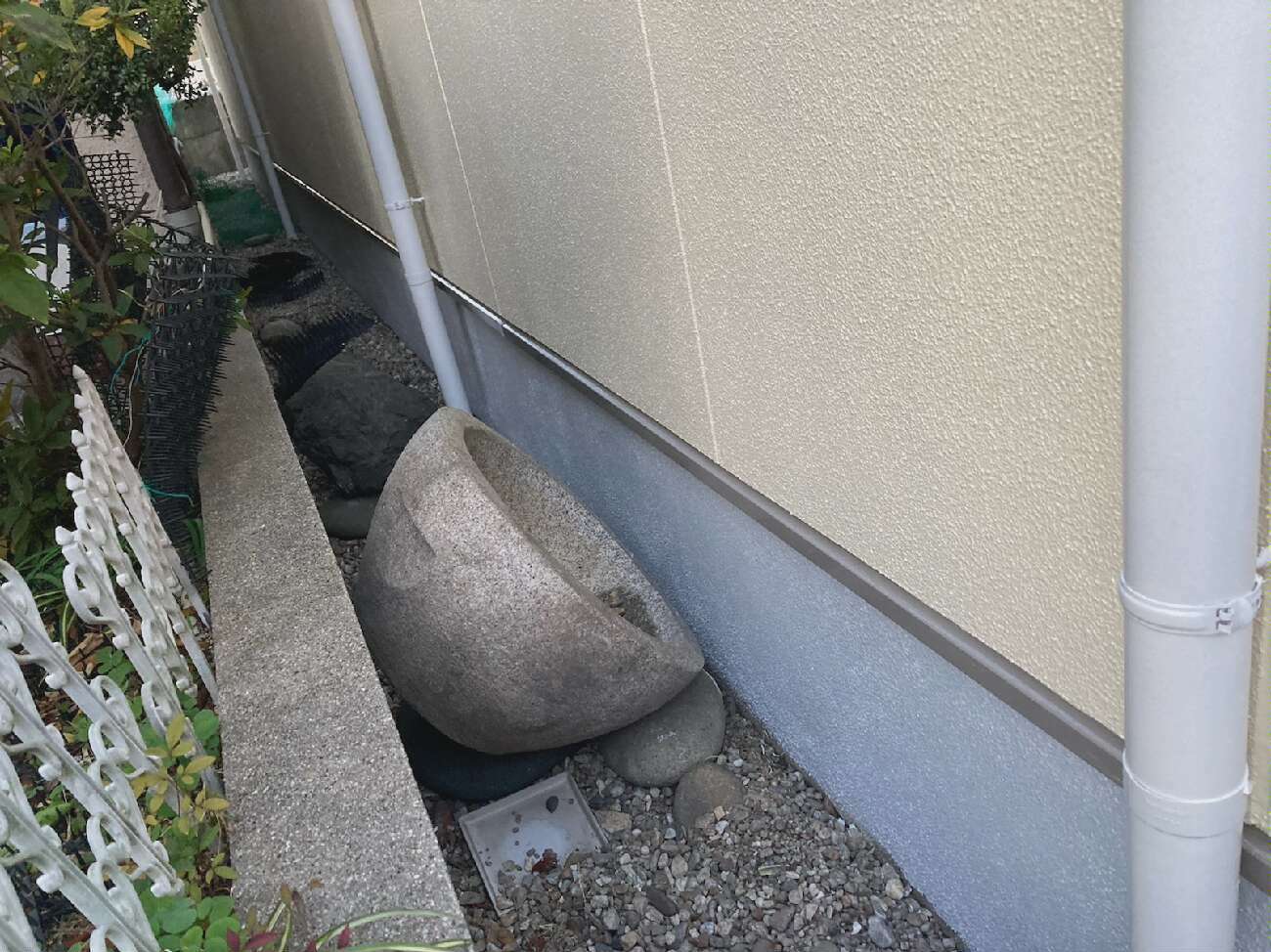 基礎巾木専用塗料を重ねて塗装