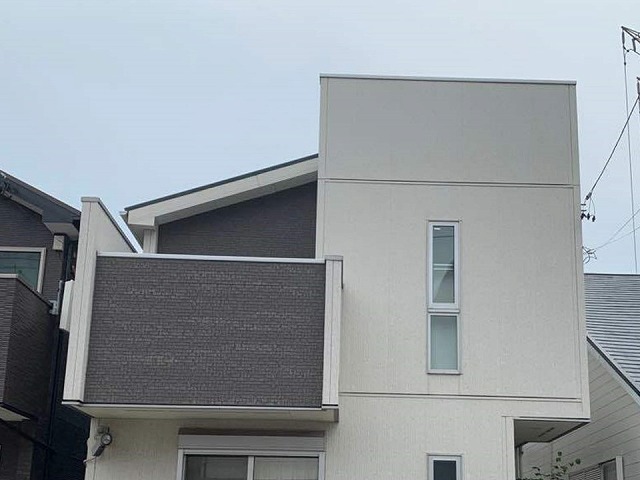 名古屋市天白区の住宅で屋根調査、ノンアスベストのスレート屋根が割れて落下の危険性